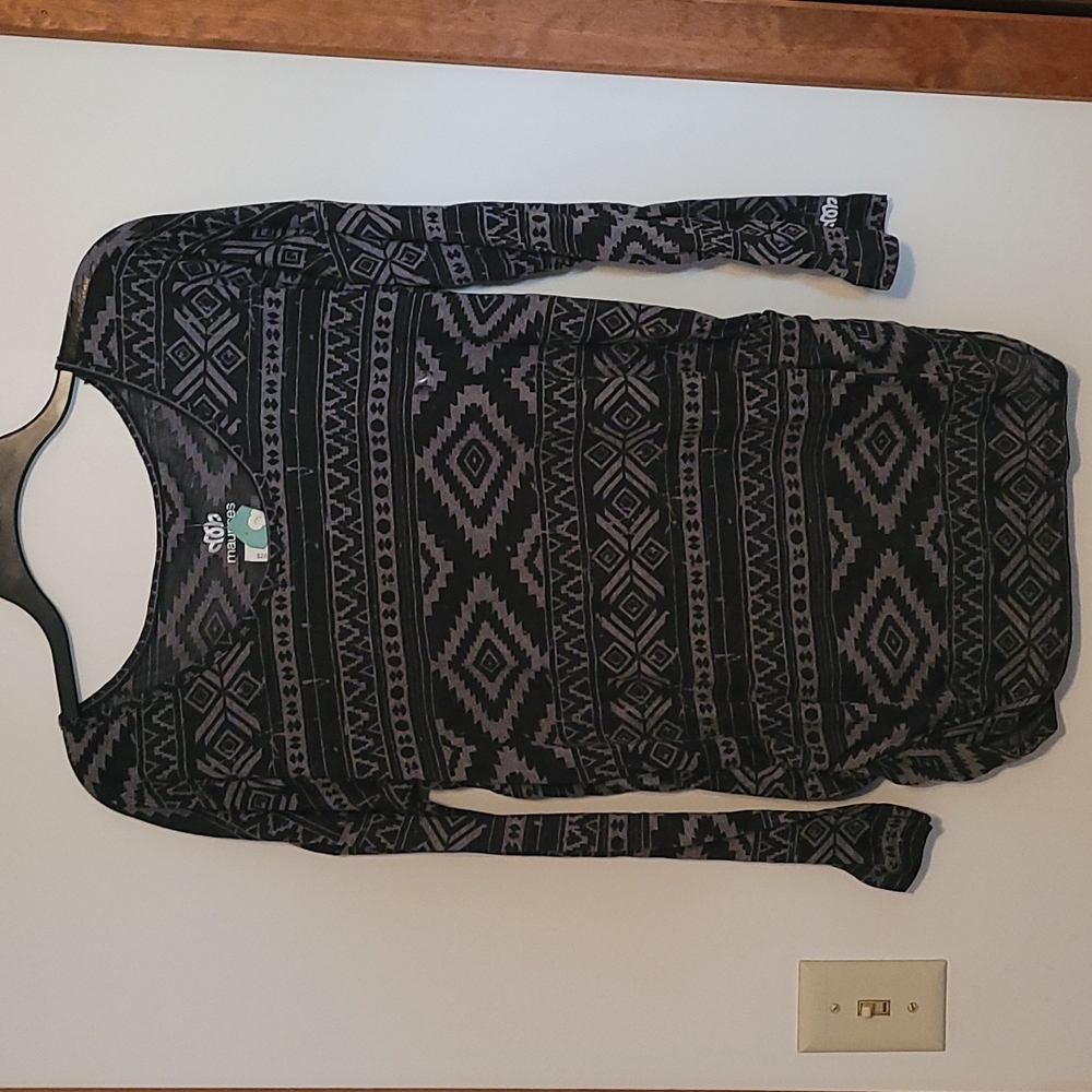 NWT Maurices Aztec Design Black & Gray top SZ O